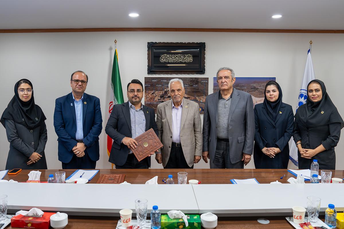 تفاهمنامه همکاری مشترک بین دانشگاه خاتم و شرکت اینوستوران امضا شد